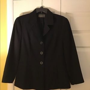 Uniform John Paul Richard black blazer.